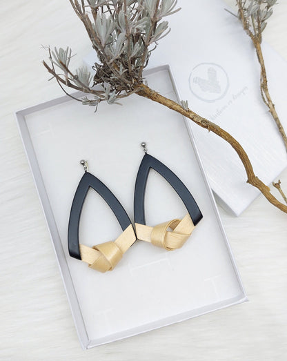 Arch hoop earrings