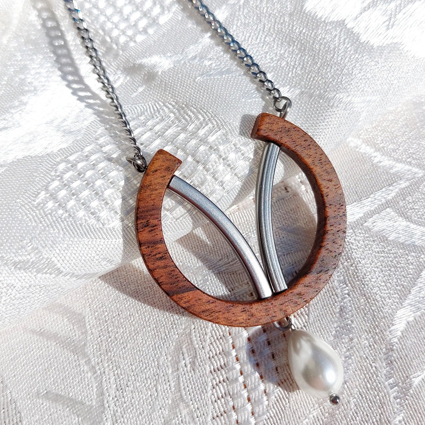 2 in 1 Round walnut pendant necklace with pearl